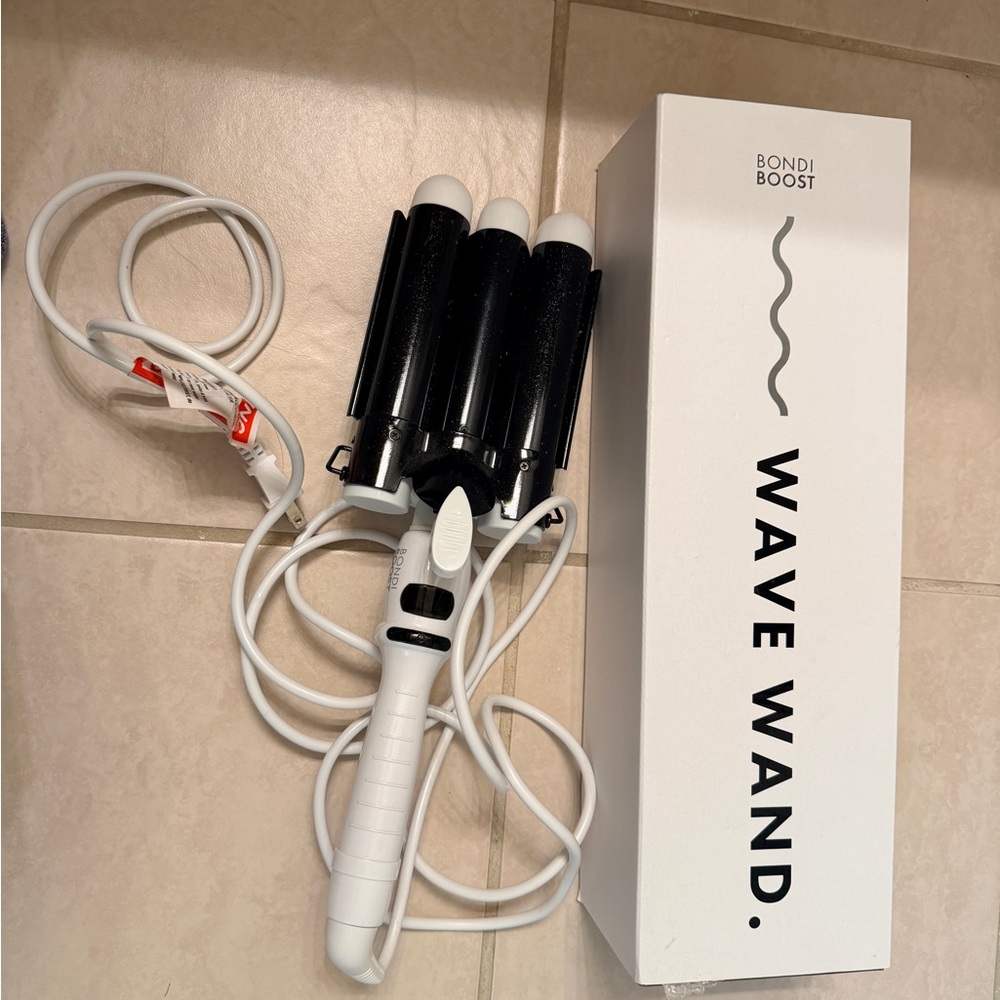 Bondi Boost Wave Wand Triple Barrel Hair Curler - White